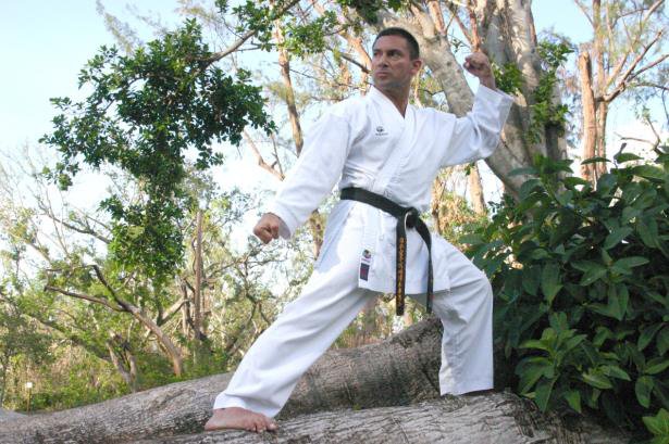 Kyoshi Carlos Quintero performing kata outdoors